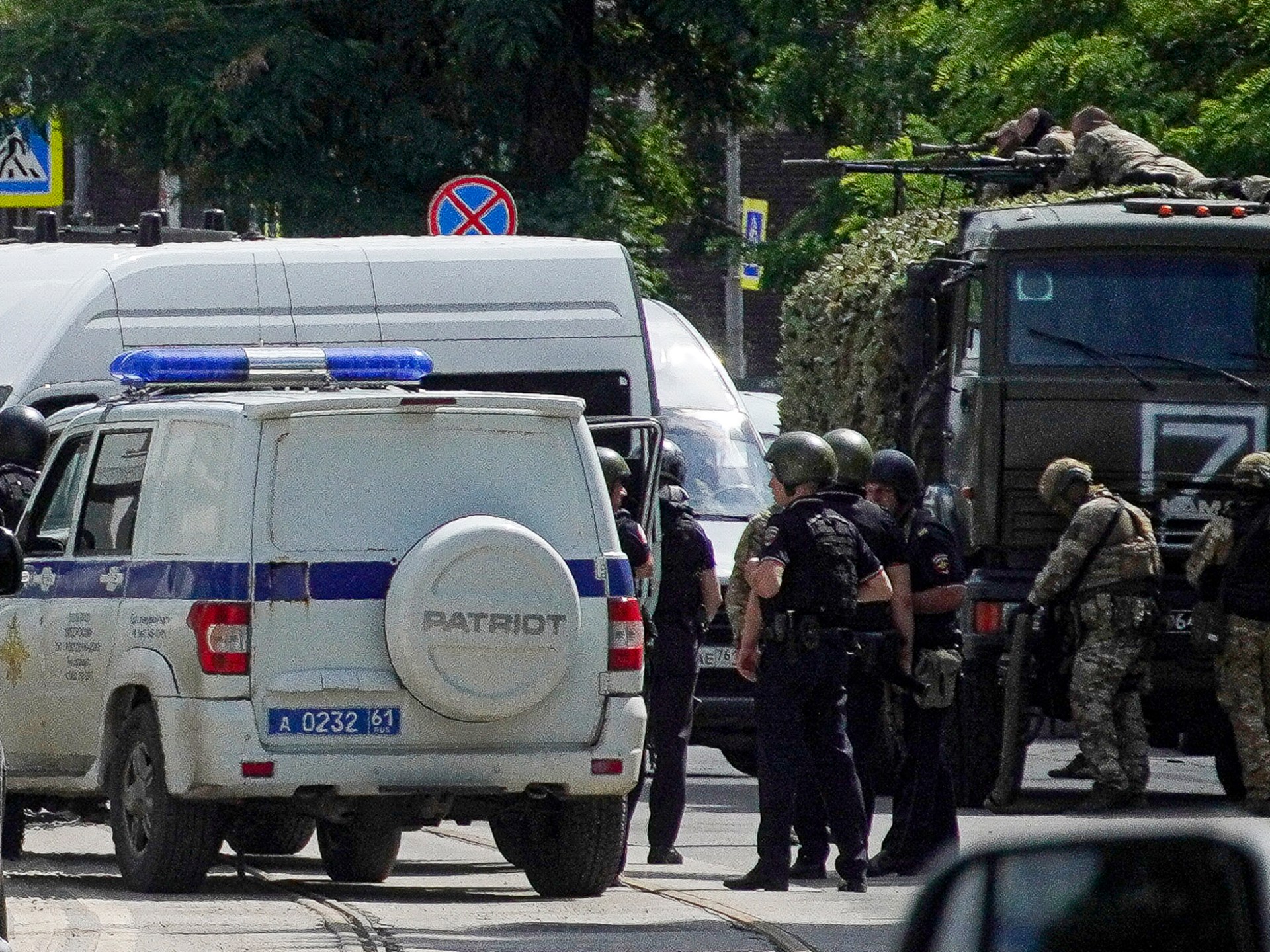 Russian forces storm detention centre, free guards taken hostage