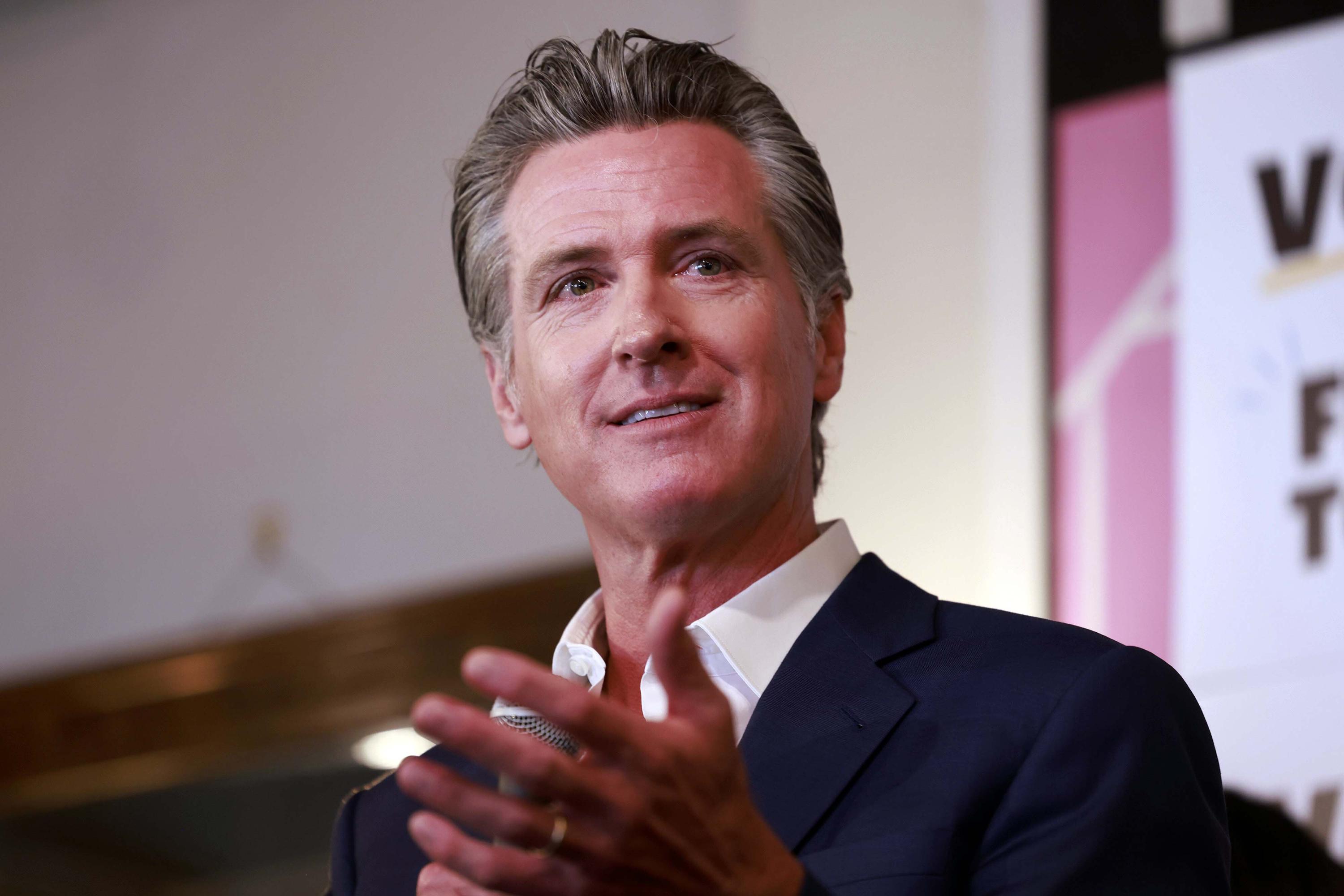 California Governor Wants to Restrict Smartphone Usage in Schools