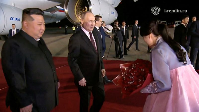 See North Korea roll out the red carpet for Putin’s arrival | CNN