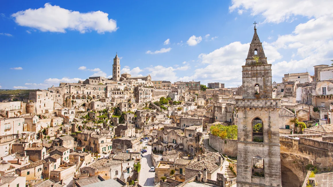 Tourists Damage Historic Building in Italy While Performing Parkour