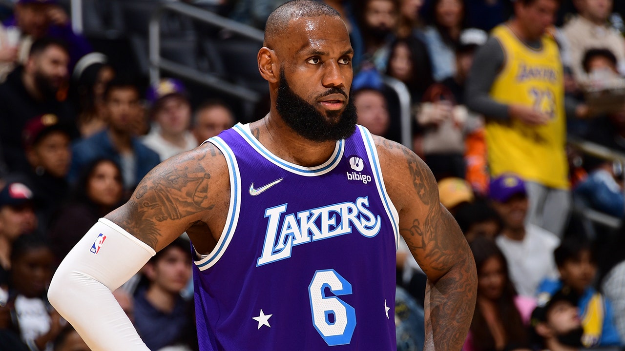 LeBron James to Opt Out of Lakers Contract and Enter Free Agency