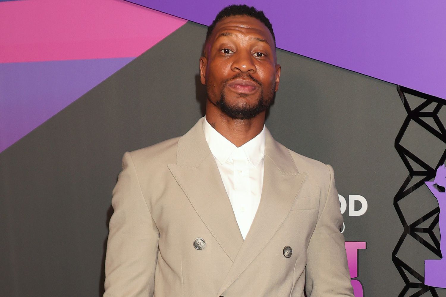 Jonathan Majors Addresses Assault Conviction in Award Acceptance Speech