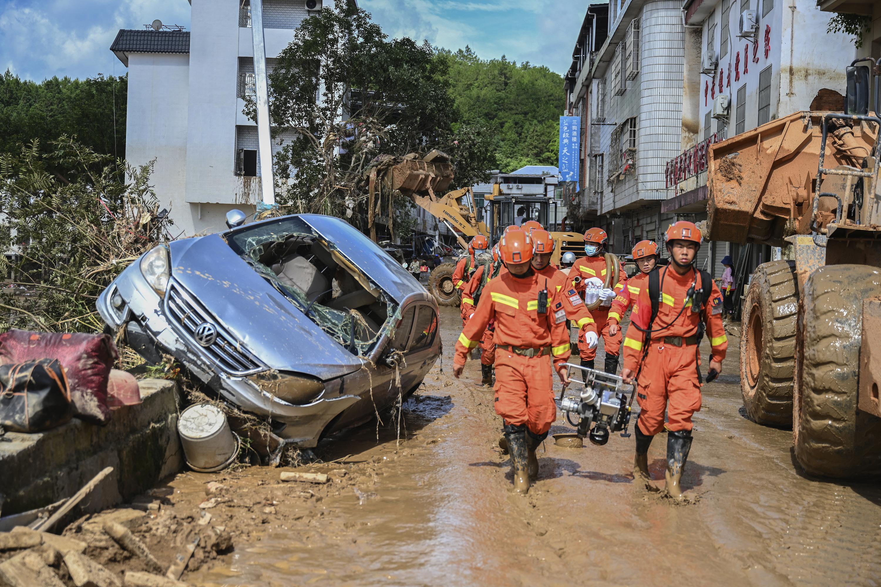 Family of 6 Found Dead in Landslide in Eastern China