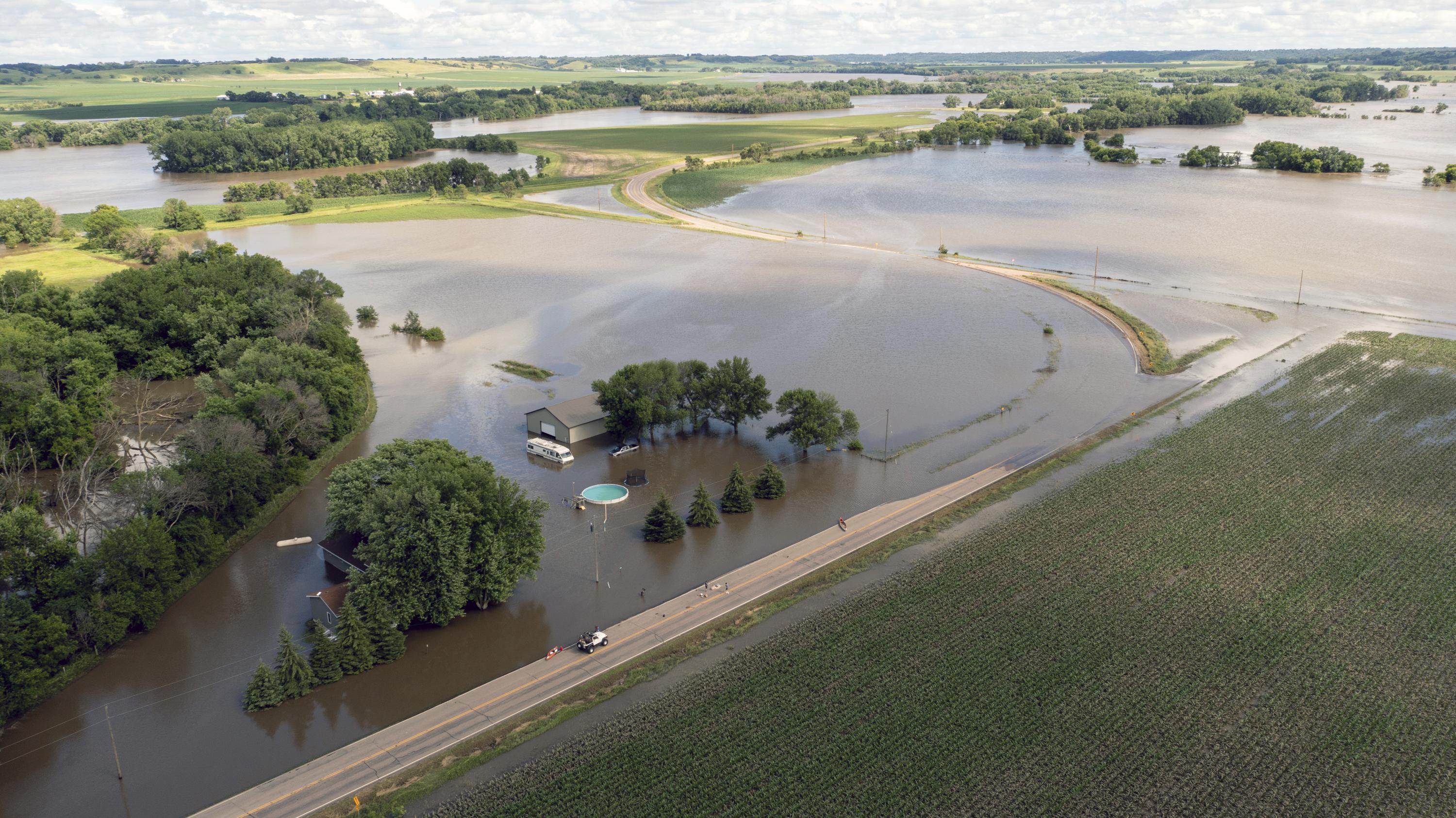 Millions Swelter Under Heatwave, Midwest Battles Floods